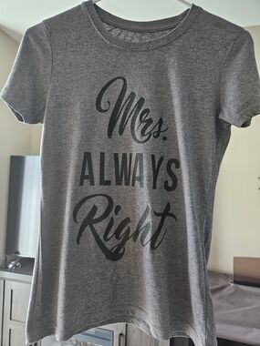 Mrs. Always Right Graphic Tee - Charcoal Gray Size S